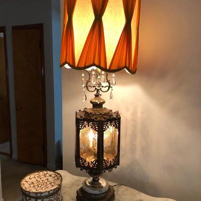 WHAT IS IT ABOUT GAUDY OVER THE TOP 70'S LAMPS THAT GETS MY ATTENTION  EVERY THINGðŸ¤”