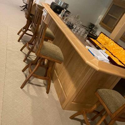 4 super nice swivel bar stools