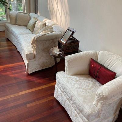 part of 4 matching living room pieces