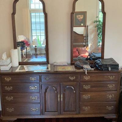 Double mirror dresser