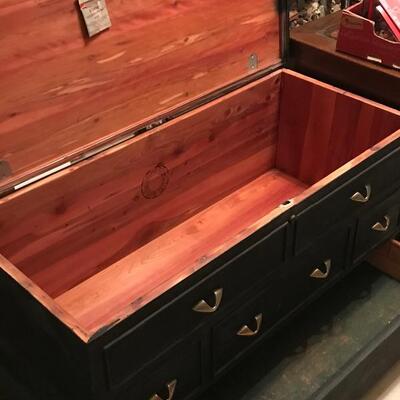 Lane cedar-lined hope chest