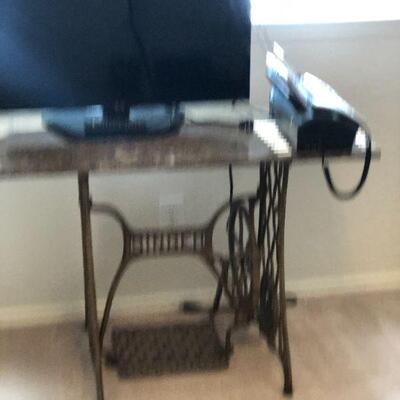 Singer Table Sale Price $67   TV-Sold