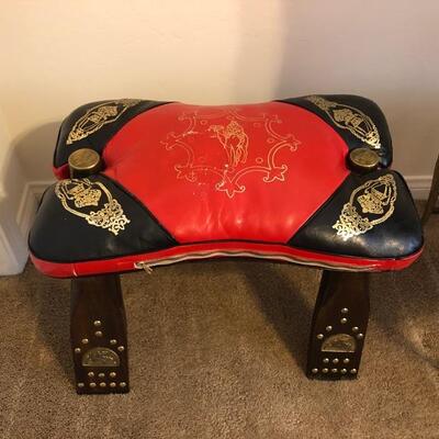 Saddle seats 