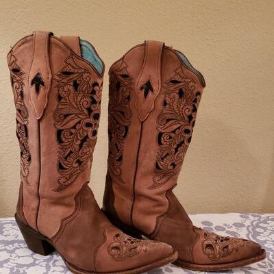 Boots 8 1/2