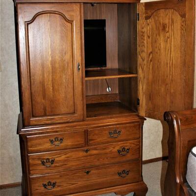 Finish the bedroom set off with this matching armoire.  The perfect piece to keep everything looking nice and tidy.