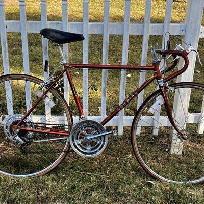 Vintage 80's Schwinn Varsity 10-Speed Bicycle.