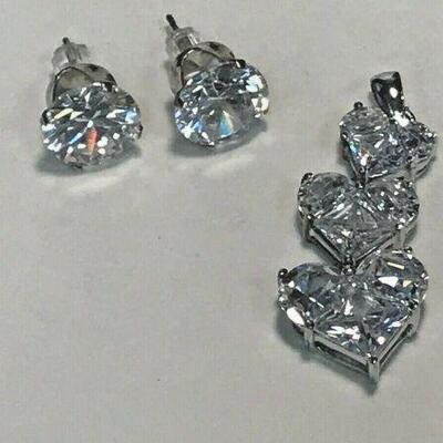https://www.ebay.com/itm/114477674201	WL197 STERLING SILVER HEART PENDANT AND EARRINGS WITH CLEAR GEMS 	Buy-It-Now	 $20.00 
