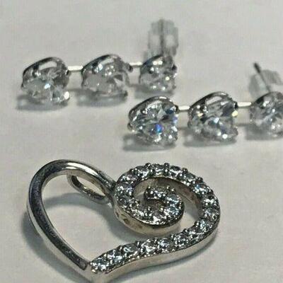 https://www.ebay.com/itm/124401620343	WL196 SILVER HEART PENDANT AND EARRINGS WITH CLEAR GEMS 	Buy-It-Now	 $20.00 
