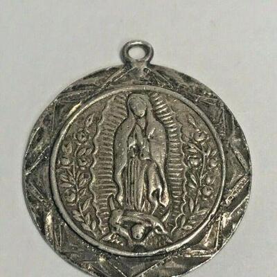 https://www.ebay.com/itm/124401673725	WL185 VINTAGE STERLING SILVER ROUND RELIGIOUS PENDANT	Buy-It-Now	 $20.00 
