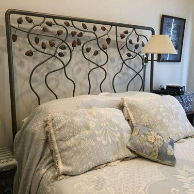 https://www.ebay.com/itm/124395780568	PR0106: Leaf Ornamental Queen Size Bed Headboard Pickup		Buy-It_Now	$50 
