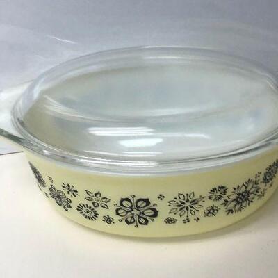 https://www.ebay.com/itm/114484062803	KG4001 Vintage Pyrex 043 1.5 Qt 26 Casserole Dish Press Print Yellow and Black Americana...