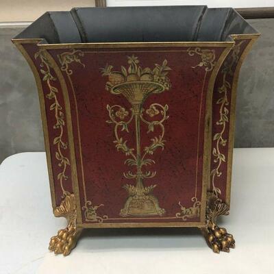 https://www.ebay.com/itm/114473839046	KG4004 Large Decorative Claw Foot Planter / Bucket Pickup Only		 Auction 
