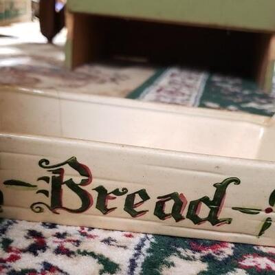 https://www.ebay.com/itm/124408701006	LAR1008A Poppytrail Metlox Rooster Bread Boat Serving Dish Pickup Only		 Auction 
