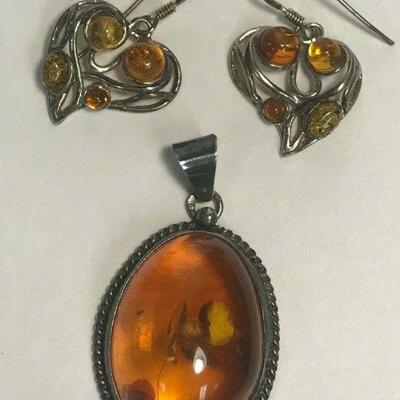 https://www.ebay.com/itm/124401671789	"WL187 AMBER COLORED PENDANT IN SILVER SETTING WITH HEART AMBER COLORED EARRINGS	"...