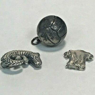 https://www.ebay.com/itm/114477672692	"WL199 LOT OF 3 PENDANTS ALLIGATOR, SJA BALL '56, TEE SHIRT	"	Buy-It-Now	 $30.00 
