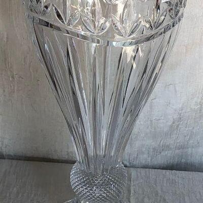https://www.ebay.com/itm/114484048801	WL2063 XL 13" Crystal Crystal Vase Local Pickup		 Buy-It-Now 	 $20.00 
