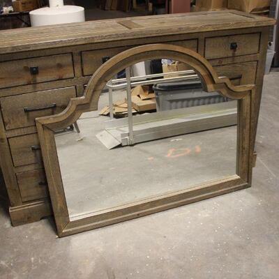 Dresser w/mirror