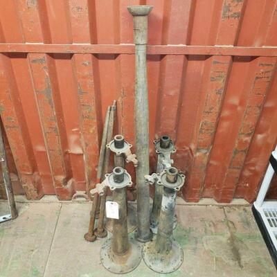 6605	

4 Model A Axle Housings, 3 Axles, And Driveshaft
4 Model A Axle Housings, 3 Axles, And Driveshaft