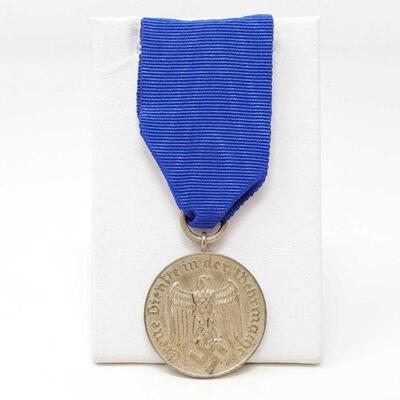 178	

German Nazi Army 4 Year Long Service Decoration w/ Ribbon and Metal Army Eagle
German Nazi Army 4 Year Long Service Decoration w/...