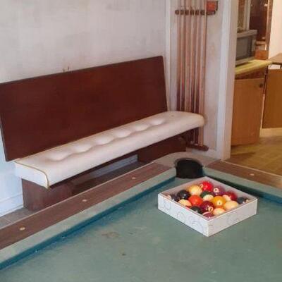 https://www.ebay.com/itm/124435282643	HYH024 United Billiards Pool Table with Ball and Sticks Pickup Only		Buy-It-Now	 $200.00 
