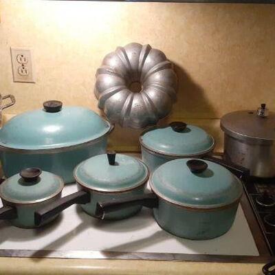 https://www.ebay.com/itm/124435281853	HYH023 5 Club Pots Teal Set Pickup Only 		Buy-It-Now	 $75.00 
