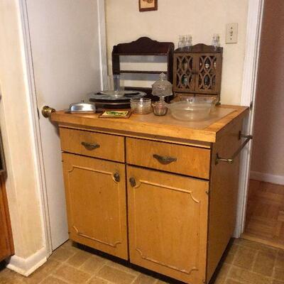 https://www.ebay.com/itm/114512840465	HYH022 Blonde Kitchen Rolling Cart / Cabinet Pickup Only		Buy-It-Now	 $150.00 
