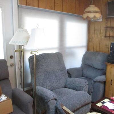 Chairs & lift chair.