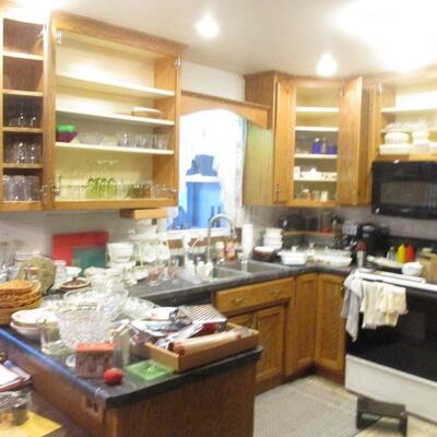 More kitchen.