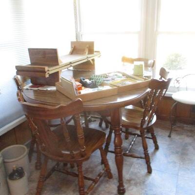 Table & chairs.