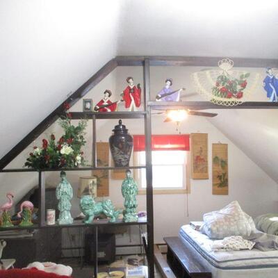 Figurines.