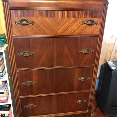 Waterfall chest of drawers $120
30 X 18 X 50"