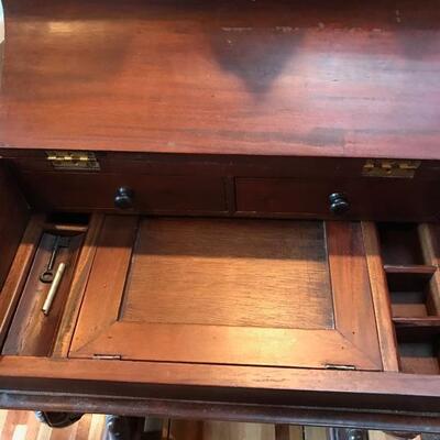 Antique Davenport desk $350
22 X 23 X 42"