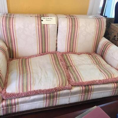 Loveseat $55
54 X 30 X 31"