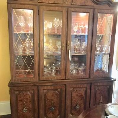 Broyhill china cabinet $249