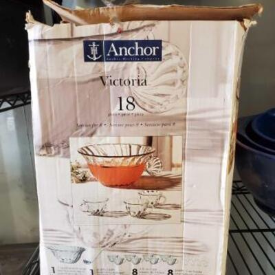 #5140 â€¢ Victoria 18 Piece Punch Set