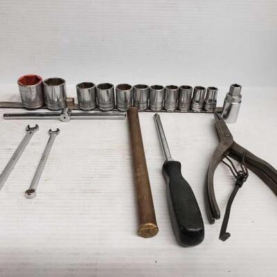 #7112 â€¢ 5/8" Drive Snap-On Sockets, Wrenches, Plyers, And More