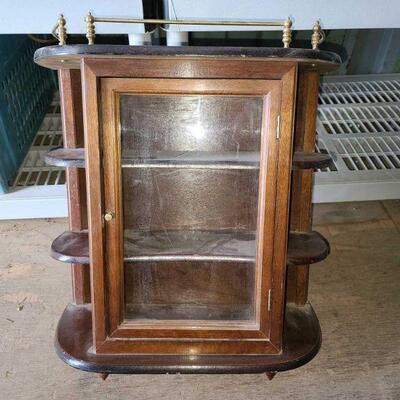 3526	

Wooden Display Cabinet
Measures Approx 19"Ã—9"Ã—21"