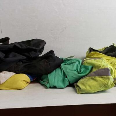 #7114 â€¢ Duffle Bag, 2 Blankets, Button Up Shirt And Reflective Jacket
LIVE IN 11d 21h 3min
