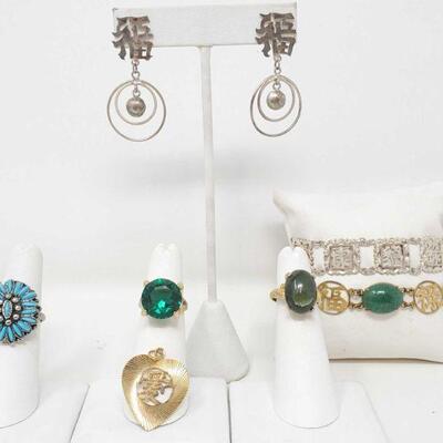 850	

Costume Jewelry Includes 3 Rings, Pendant, 2 Bracelets, And Earrings
Costume Jewelry Includes 3 Rings, Pendant, 2 Bracelets, And...