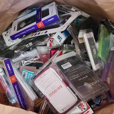 1000	

Approx 200 Cell Phone Cases
Cell Phones Include Galaxy S4, S4/i9500, LG G Stylo2, iPhone 5, and More!