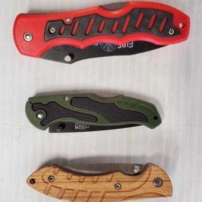 #7240 â€¢ 3 Pocket Knives
