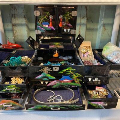 3048	

Costume Jewelry, Jewelry Box
Costume Jewelry, Jewelry Box