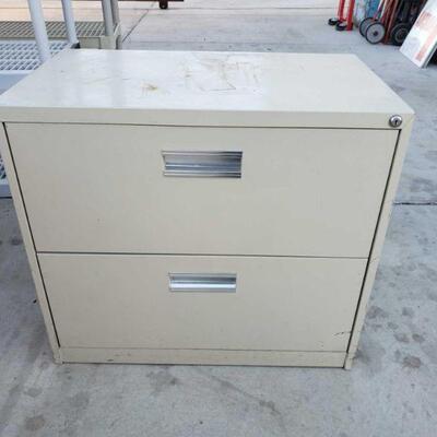 7852: 2 Drawer Metal Filling Cabinet
Mesures Approx: 30" x 18" x 27"