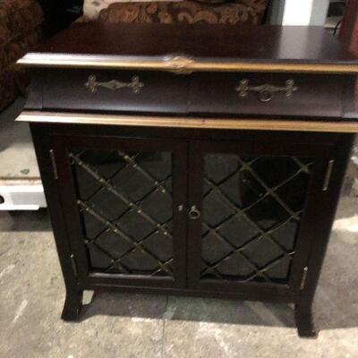 https://www.ebay.com/itm/114644989544	KG0049 Wine Safe Cabinet Server / Sideboard pickup Only		Auction
