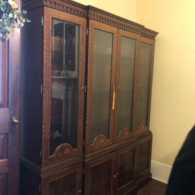 https://www.ebay.com/itm/124540606951	BA5087 Councill Craftsman Inlaid Banded Flame Mahogany Traditional Breakfront Ch		Auction
