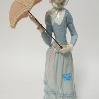 1032	LLADRO ARANJUEZ LITTLE LADY, 13 IN HIGH
