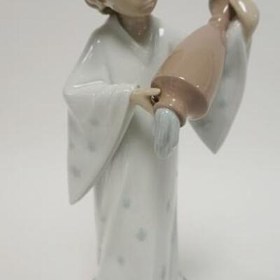 1033	LLADRO AQUARIUS, 10 3/4 IN, #6216

