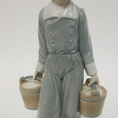1038	LLADRO DUTCH BOY W/MILK BUCKETS, 9 IN
