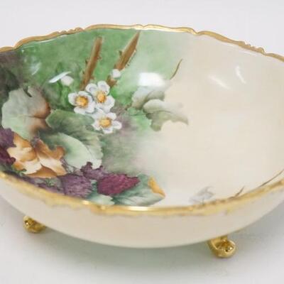 1086	T & V LIMOGES HAND PAIINTED FOOTED BOWL. 9 1/2 IN DIAMETER 3 5/8 IN H 	50	100	10	PLEASE PAY ATTENTION FOR DAILY ADDITIONS TO...