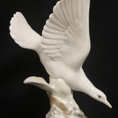 1066	LLADRO SPREAD WING BIRD, 11 1/2 IN HIGH
